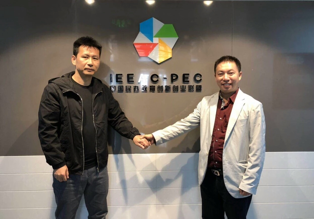 联盟秘书长林鑫与林宙总裁合影